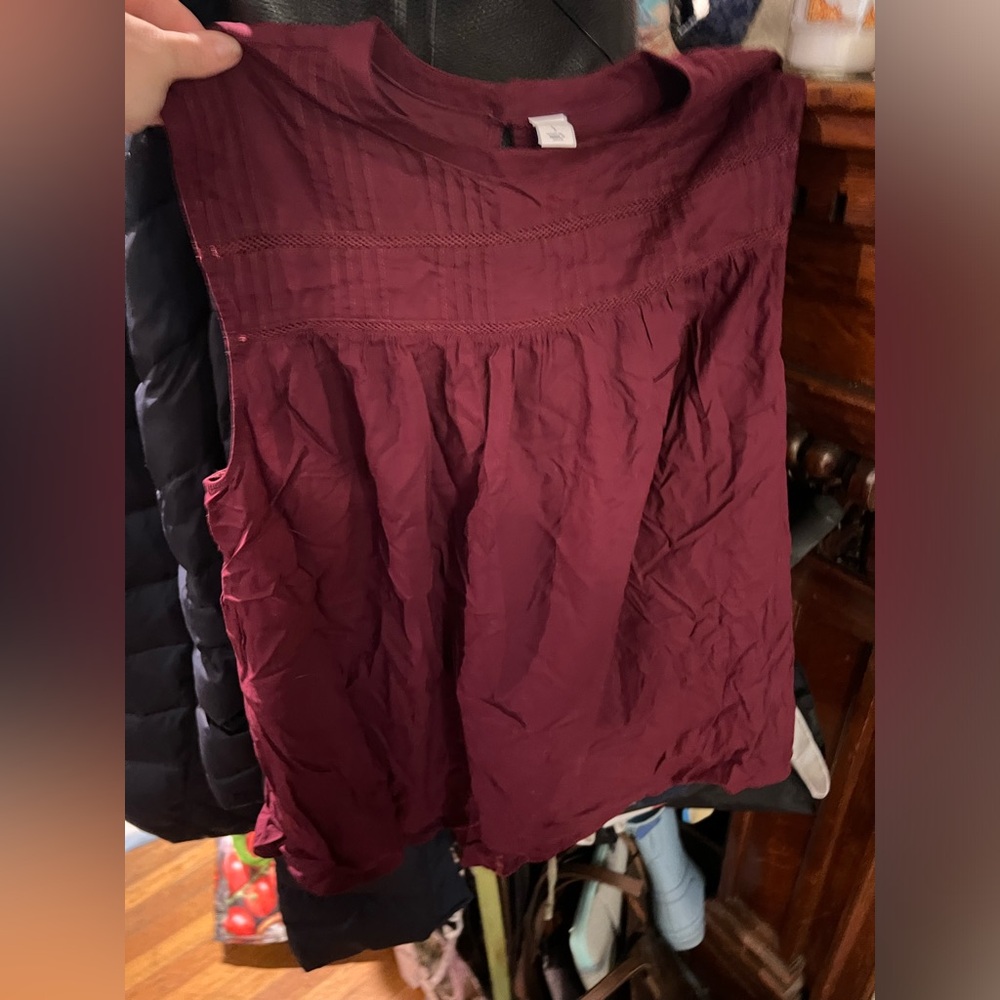 Old Navy High Neck Sleeveless Lace Top Size Large- NWT- Color - Wine Stain